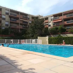https://les-jardins-du-luxembourg.aixenprovencehotels.org