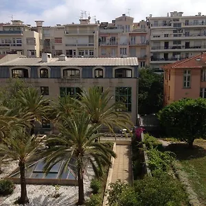 https://floreva.fr-provencehotel.com